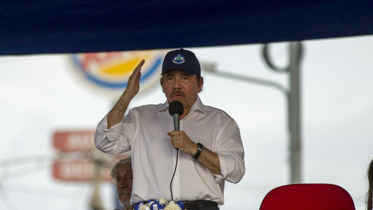 Critica al correísmo por su silencio ante el autoritarismo de Ortega