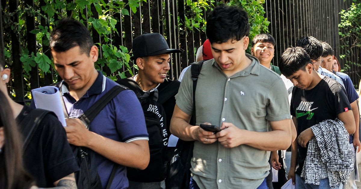 Vulnerabilidad juvenil en Argentina: casi la mitad de los jóvenes enfrenta desempleo y crisis emocional