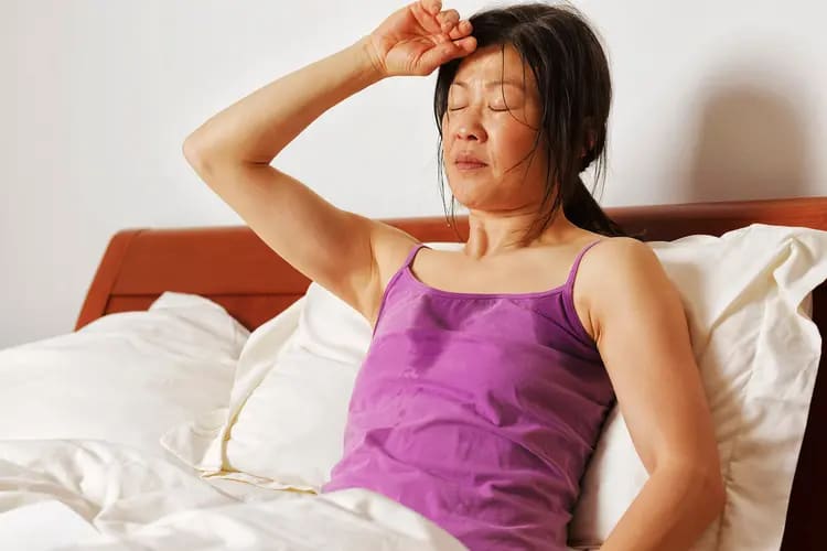 1800x1200_getty_rf_woman_experiencing_hot_flash 1800x1200_getty_rf_woman_experiencing_hot_flash