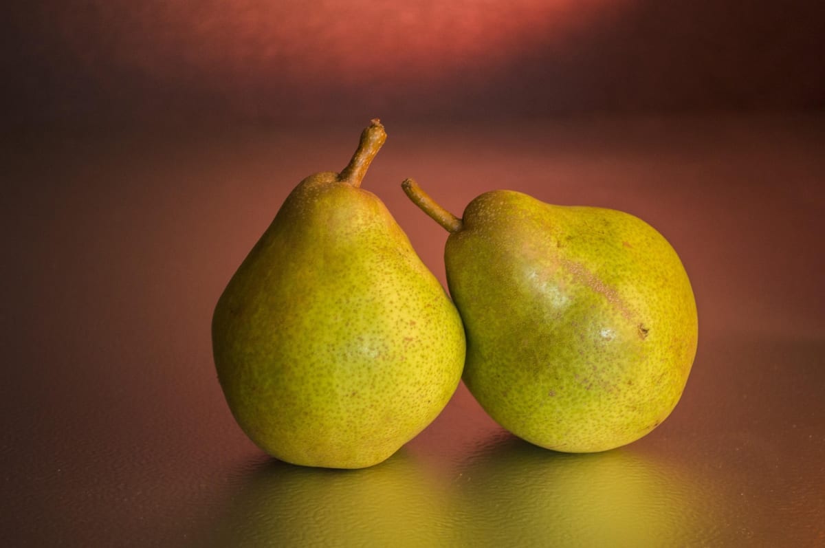 ad1981-pear-1084687_1920