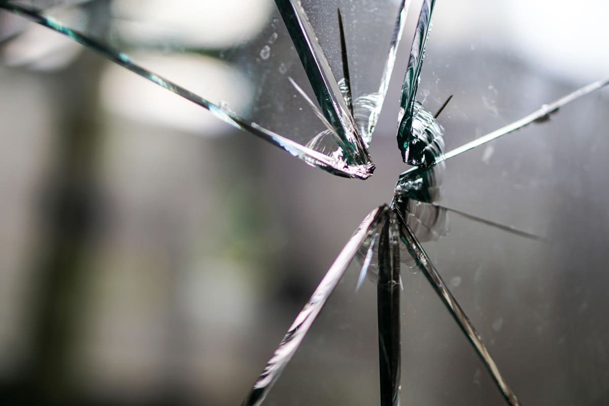 kirahoffmann-glass-pane-1497231_1920 kirahoffmann-glass-pane-1497231_1920