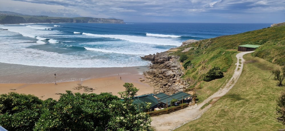 Surf en las playas salvajes de Cantabria