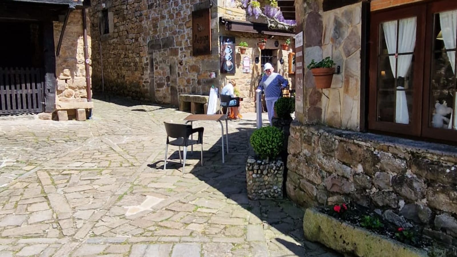 Group activities in the Cabuérniga valley and on the Cantabrian coast