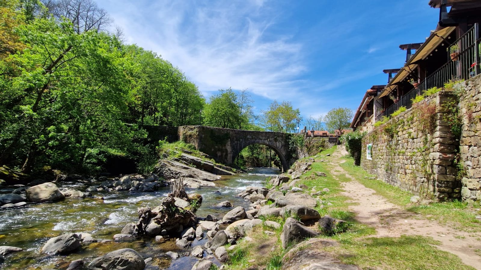 Group activities in the Cabuérniga valley and on the Cantabrian coast