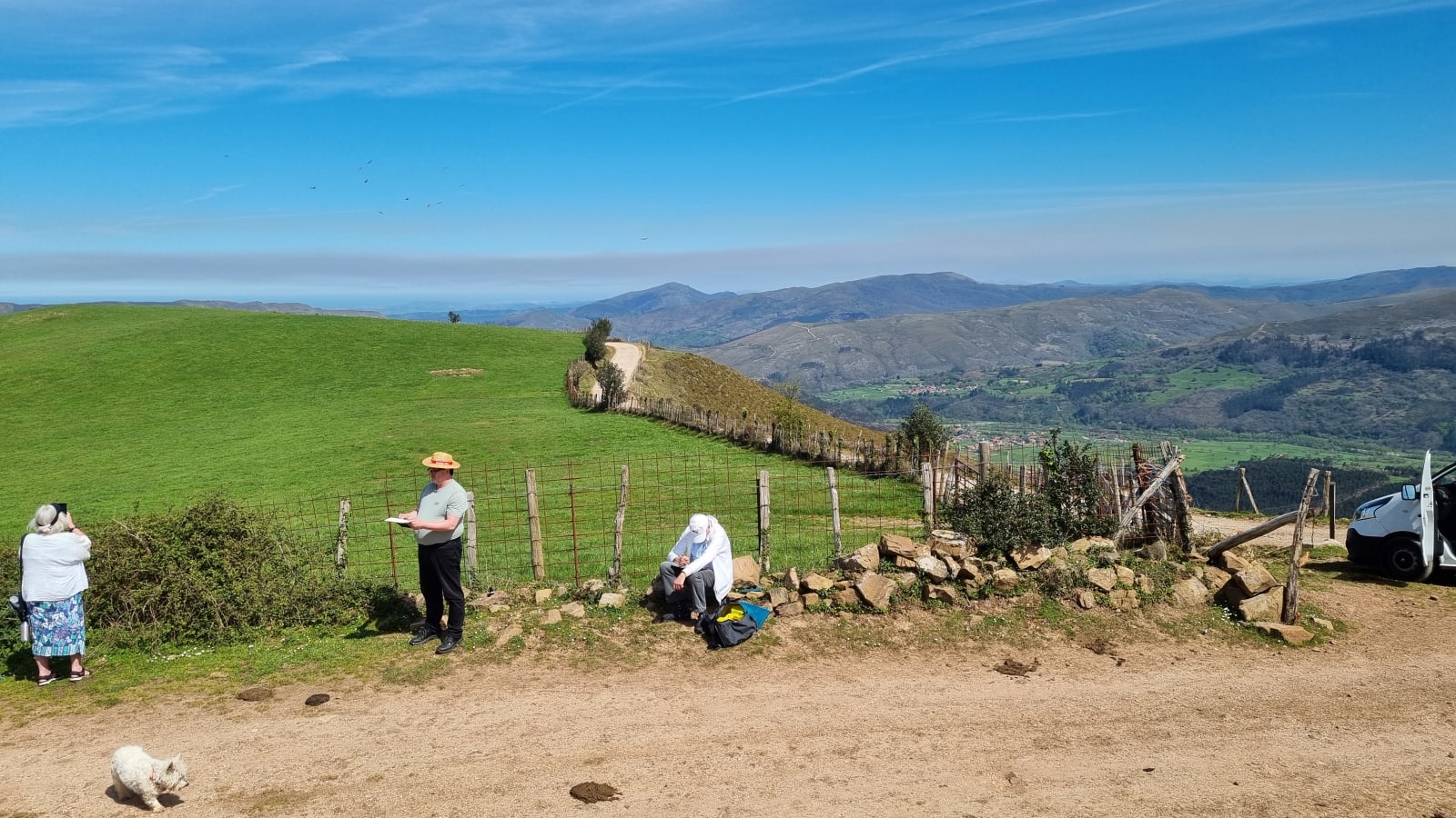 A painter before the valley panorama