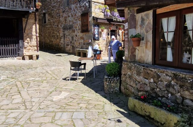 Group activities in the Cabuérniga valley and on the Cantabrian coast