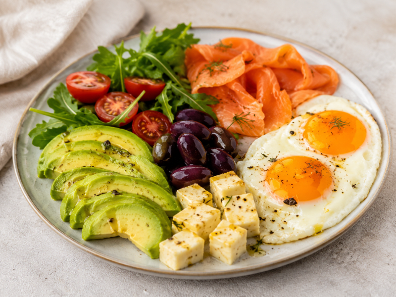 Keto Peynirli Yumurta Tabağı