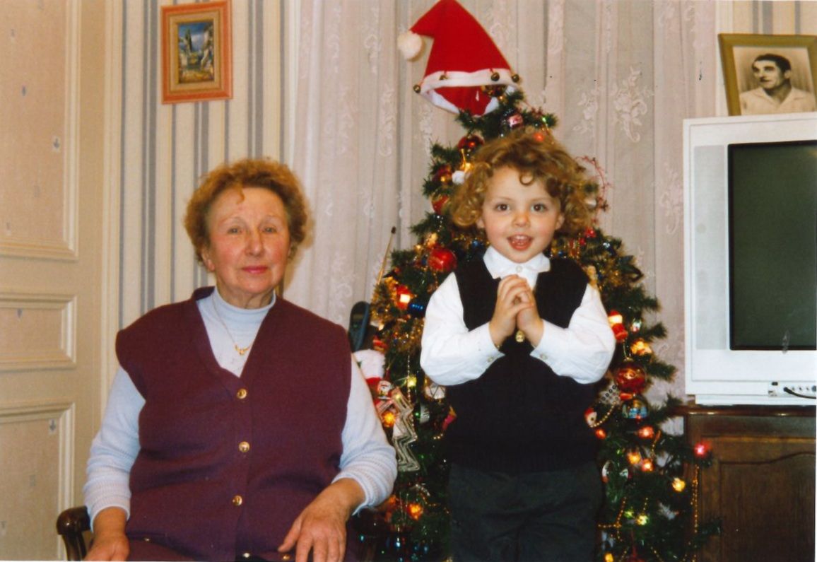 09-Lucas et sa mamie-Noël 2002.jpg