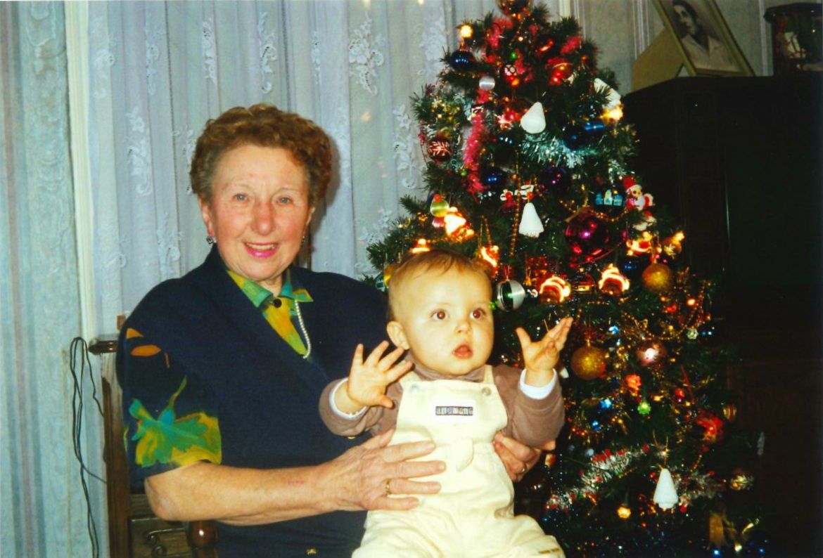 15-Lucas et sa mamie-Noël 2000.jpg