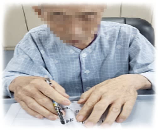 10월 인지활동 프로그램 : 달력 꾸미기와 국군의 날·노인의 날·한글날 알아보기 (3번째 사진)