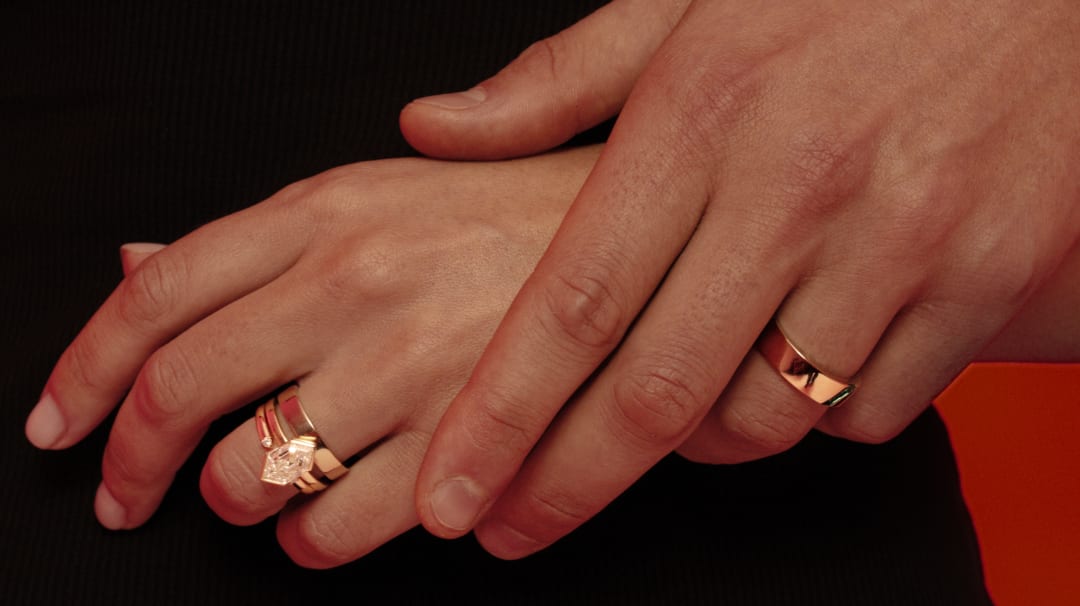 How To Wear Your Engagement Ring: An Ultimate Guide Thumbnail