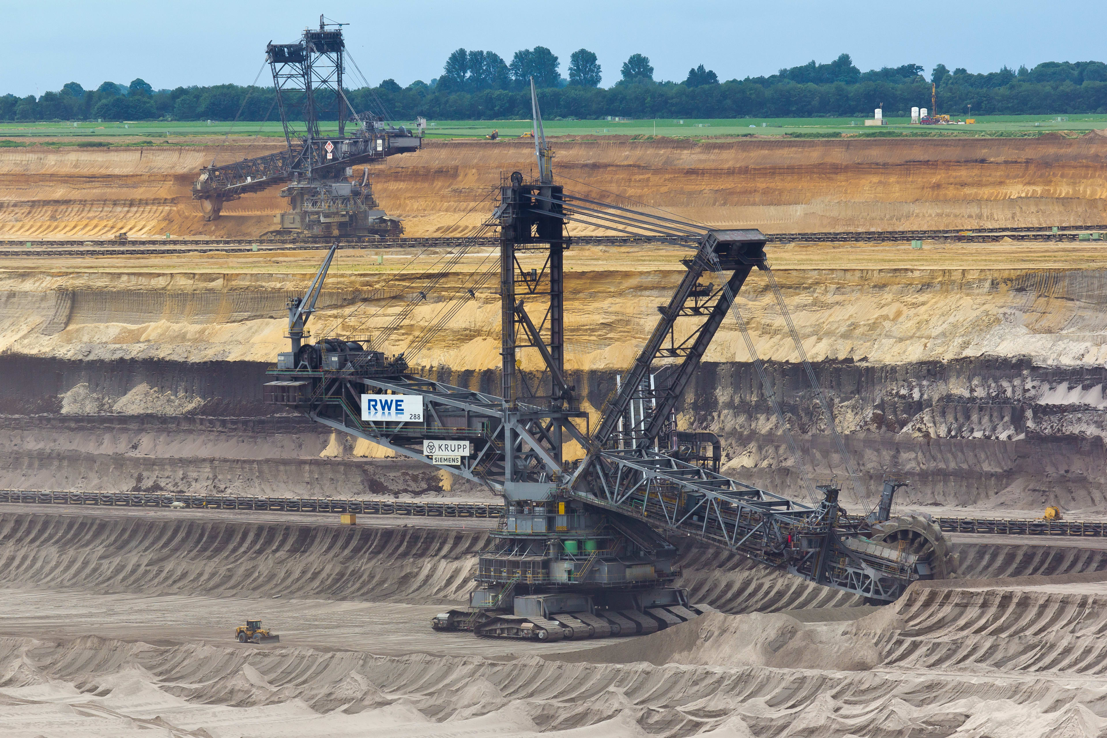 Open-pit mining equipment for moving large amounts of earth