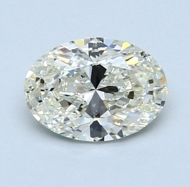 Example of the bow-tie effect in diamonds