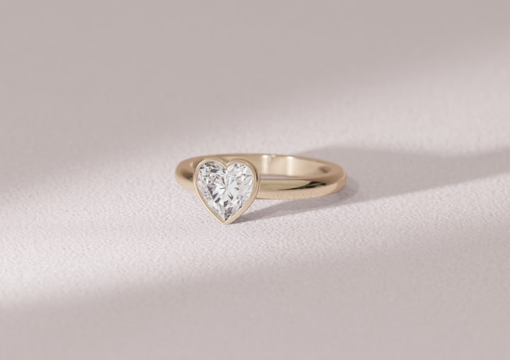 Heart cut in 18K Yellow Gold