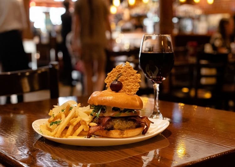 Napa Valley Burger Company has received a five-star rating for its high-quality ingredients