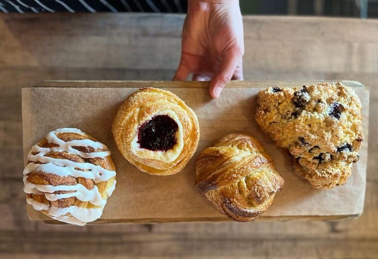 Two Sisters Bakery is a fantastic bakery that serves several delectable dessert options and goodies in mouthwatering flavors