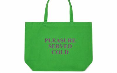 תיק ירוק - PLEASURE SERVED COLD