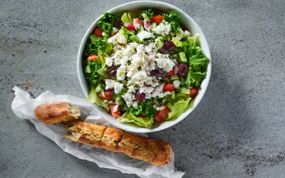 סלט יווני גדול