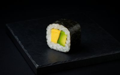 Японский омлет тамаго, авокадо