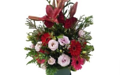 סידור מעוצב אדום ונגיעות ורוד