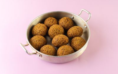 עשרה כדורי פלאפל