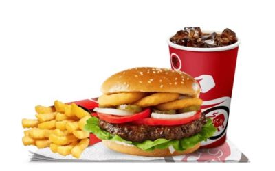 ארוחת אנגוס עם טבעות בצל M