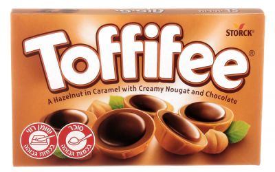 סוכריות טופי עם אגוז לוז שלם קרמל קרם נוגט ושוקולד מריר