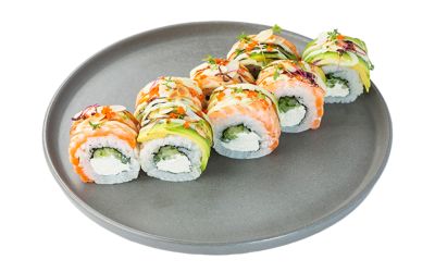 Ролл с опаленным лососем и авокадо