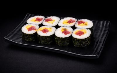 Футомаки с тунцом и авокадо