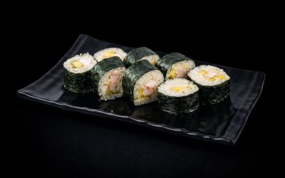 Футомаки с креветкой и авокадо