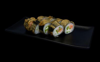 Ролл с креветками и лососем в темпуре