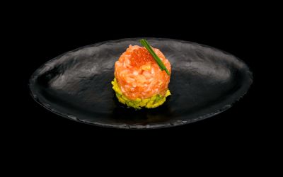 Тар-тар с лососем и авокадо