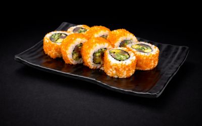 Калифорнийский ролл с тунцом, авокадо и огурцом 