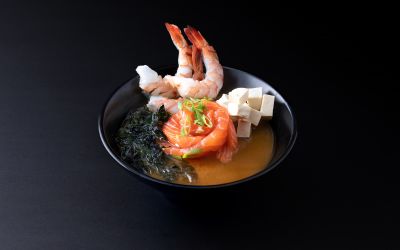 מרק מיסו סלמון שרימפס