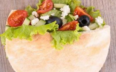 סלטים בפיתה 