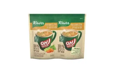 זוג נמס בכוס עגבניות ואטריות