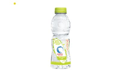 בקבוק מים בטעמים תפוח