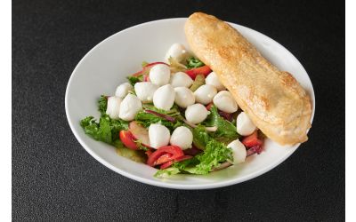 סלט בייבי מוצרלה