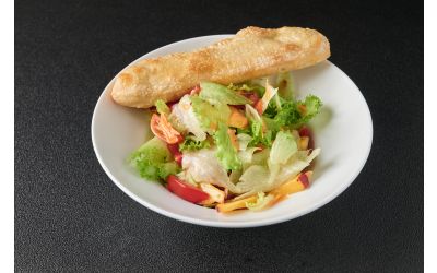 סלט עלים ופירות העונה