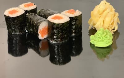 Maki with smoked salmon