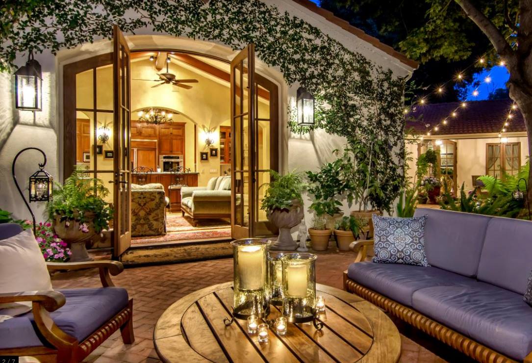 The Ideas For Your Backyard Furniture are supposed to extend your indoors into the outdoors. Image showing a outdoor livingroom set