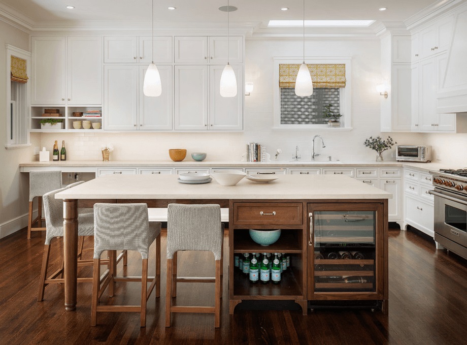 Is this just me? ..This white-counters-and-wood-base Island feels light and airy And I think that this island captured the old days work table so far the most.