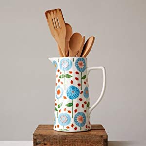 Wooden kitchen gadgets
& Utensils