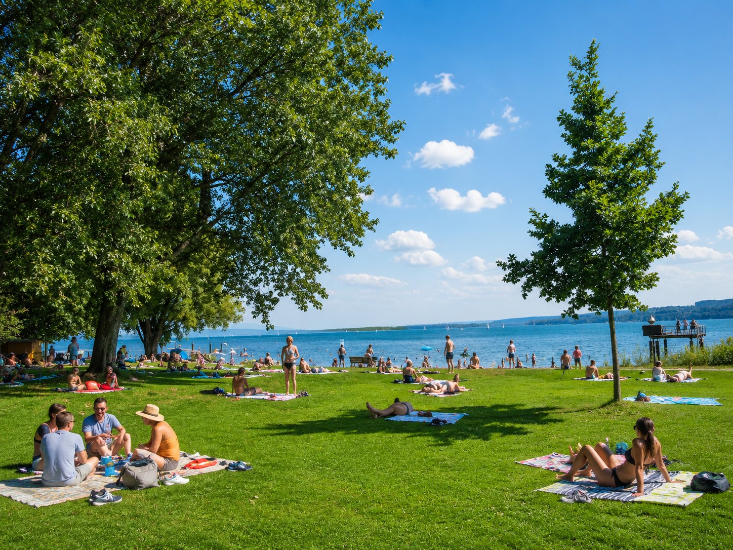 Strandbad Ost in Überlingen mit Liegewiese und Seezugang