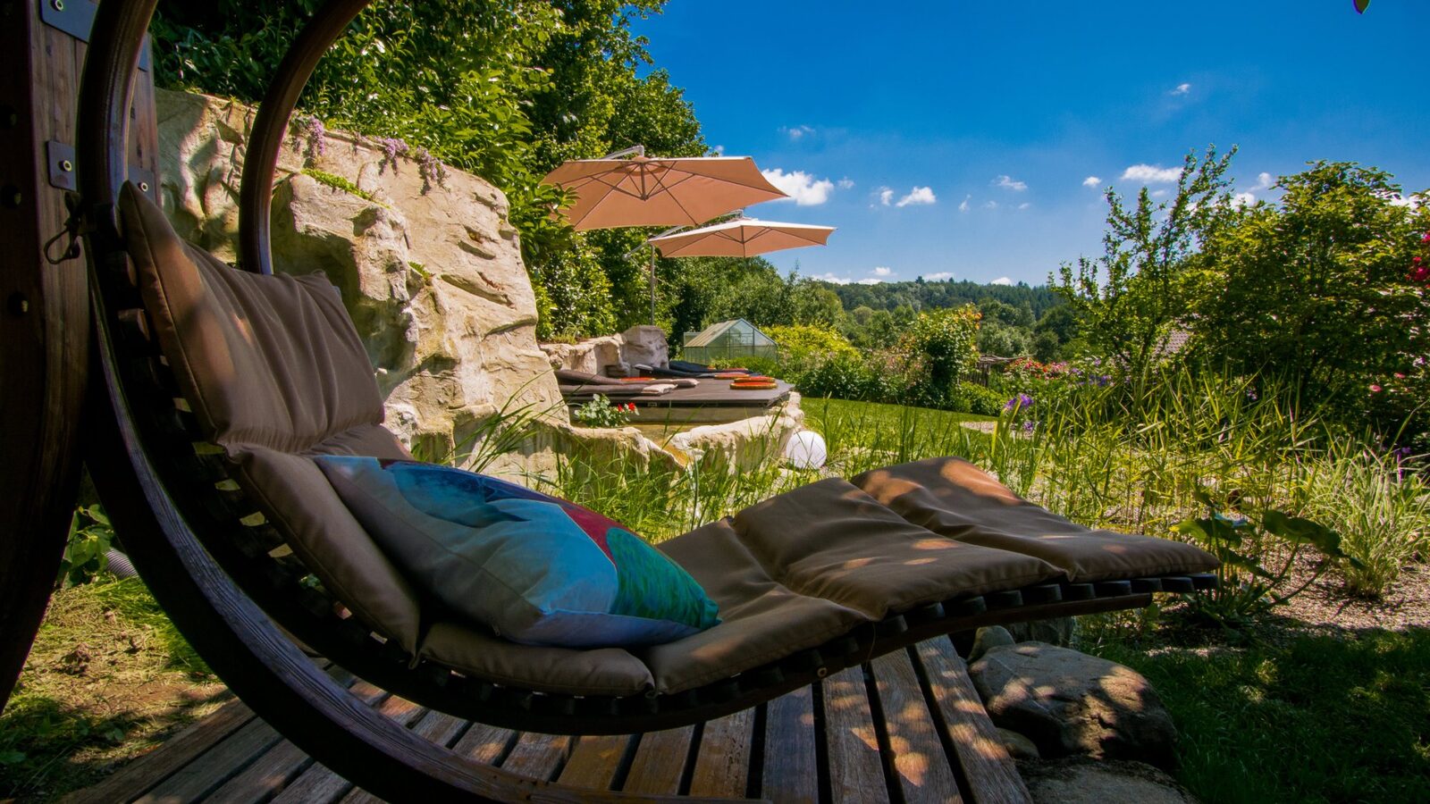 Hängeschaukel am Sonnendeck zum Entspannen