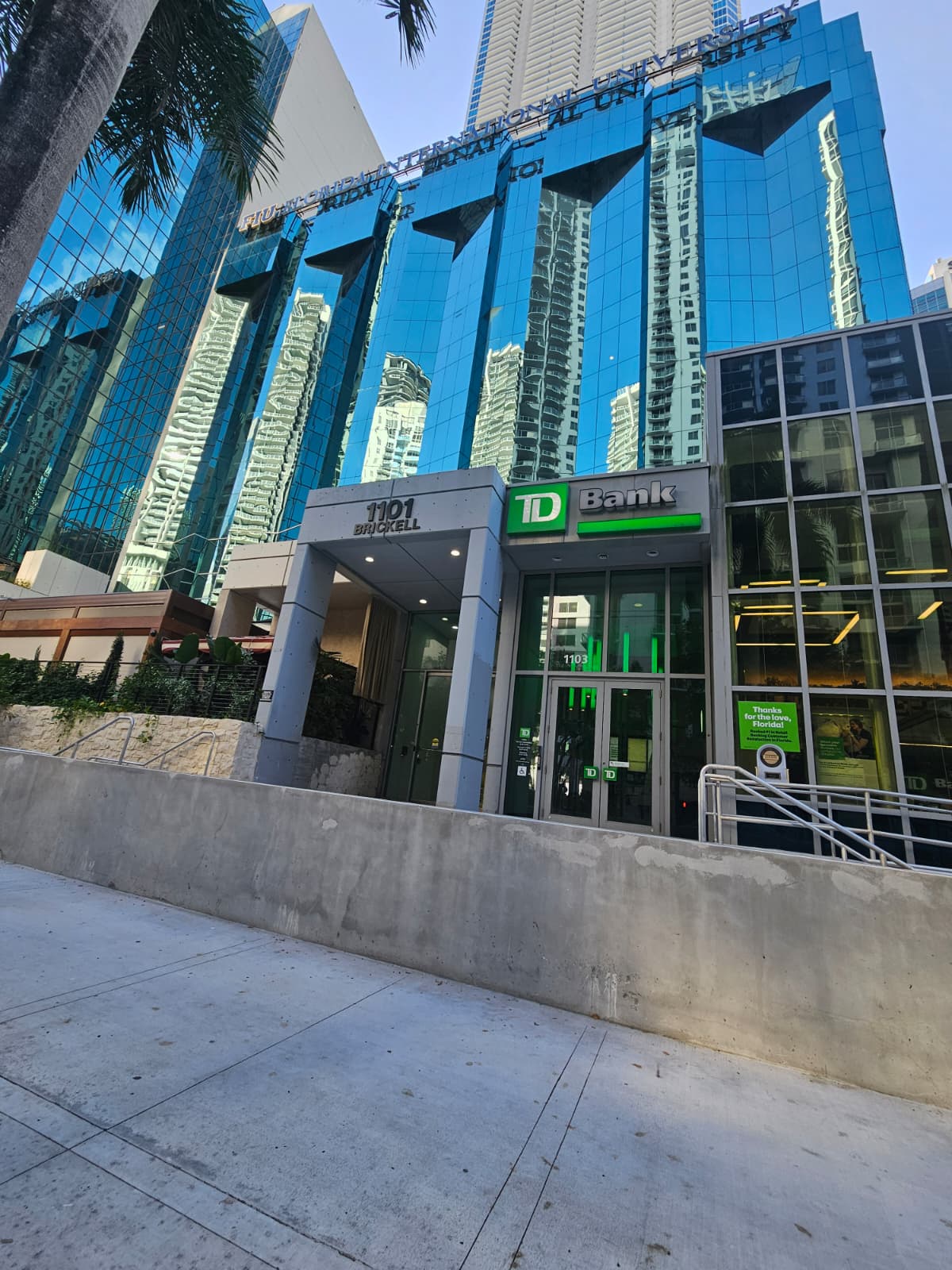 Fachada de la oficina Immigrant Gateway Miami - Brickell