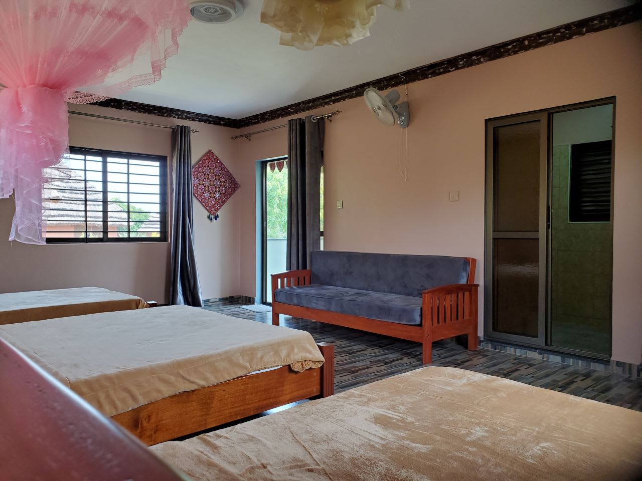 Tangi Safari Lodge
