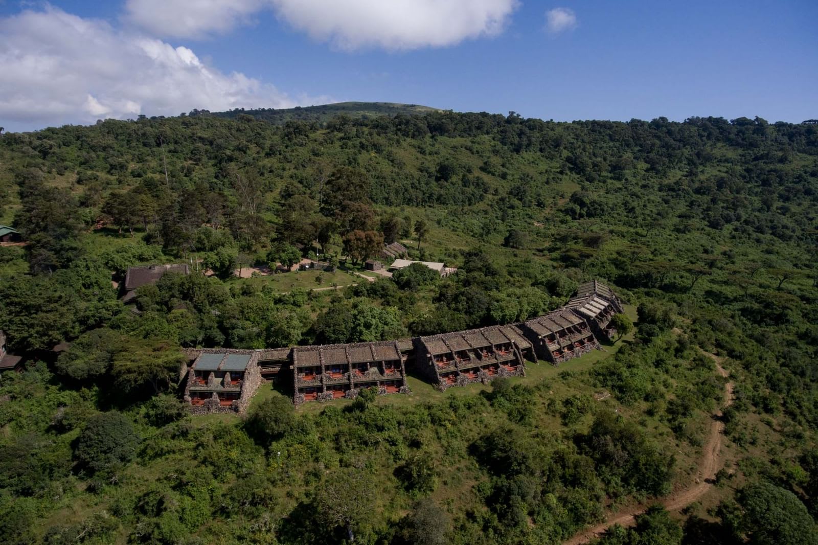 4-Day Amazing Wildebeest Migration Safari Serengeti and Ngorongoro Crater