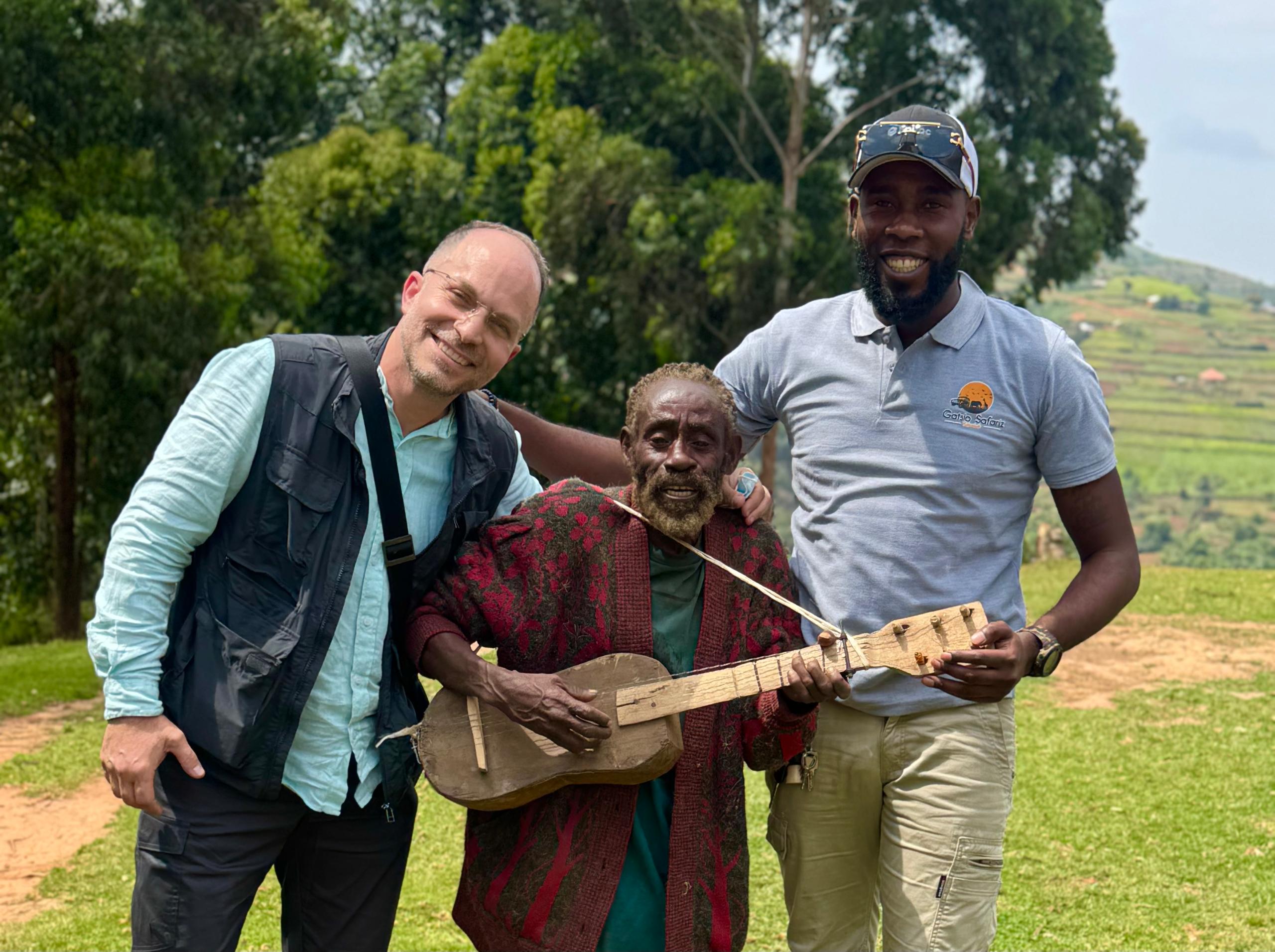 4-Day Uganda & Rwanda Gorilla and Lake Bunyonyi Safari