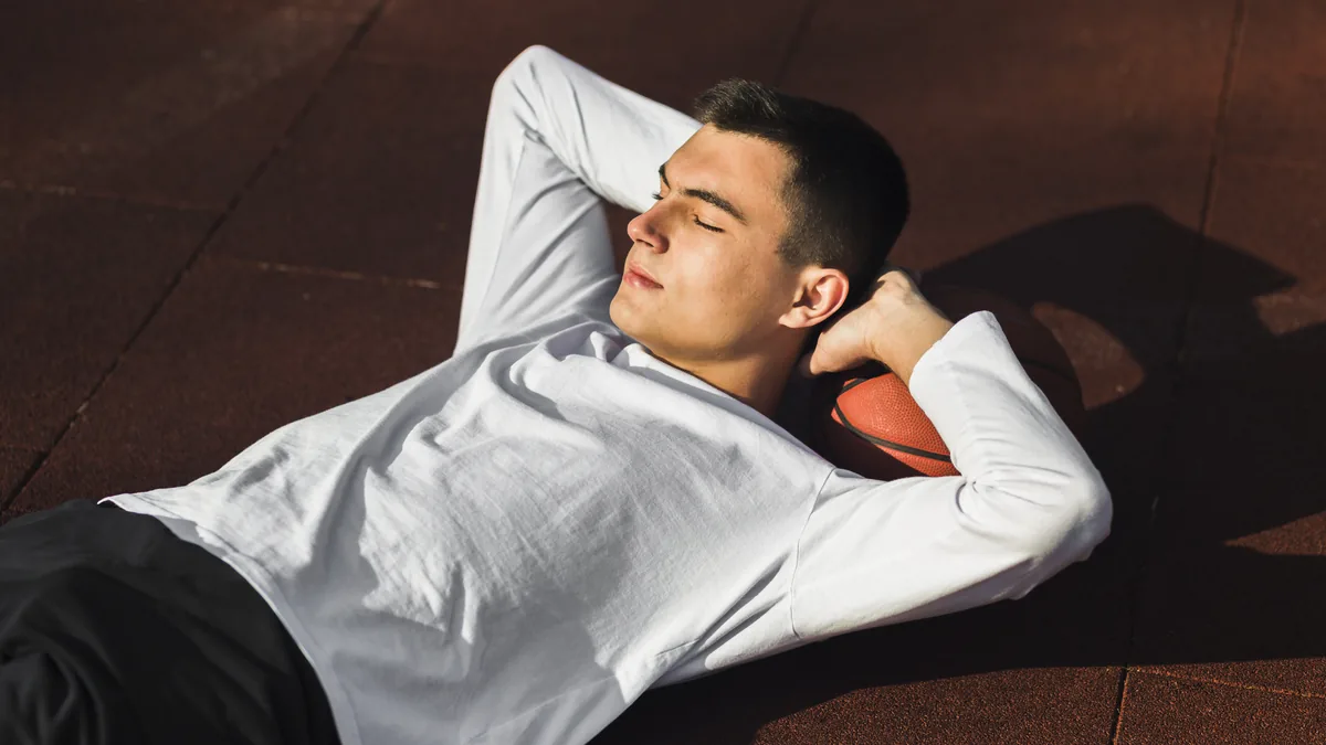Cómo dormir mejor si entrenás en el gimnasio: ranking de estrategias con respaldo científico